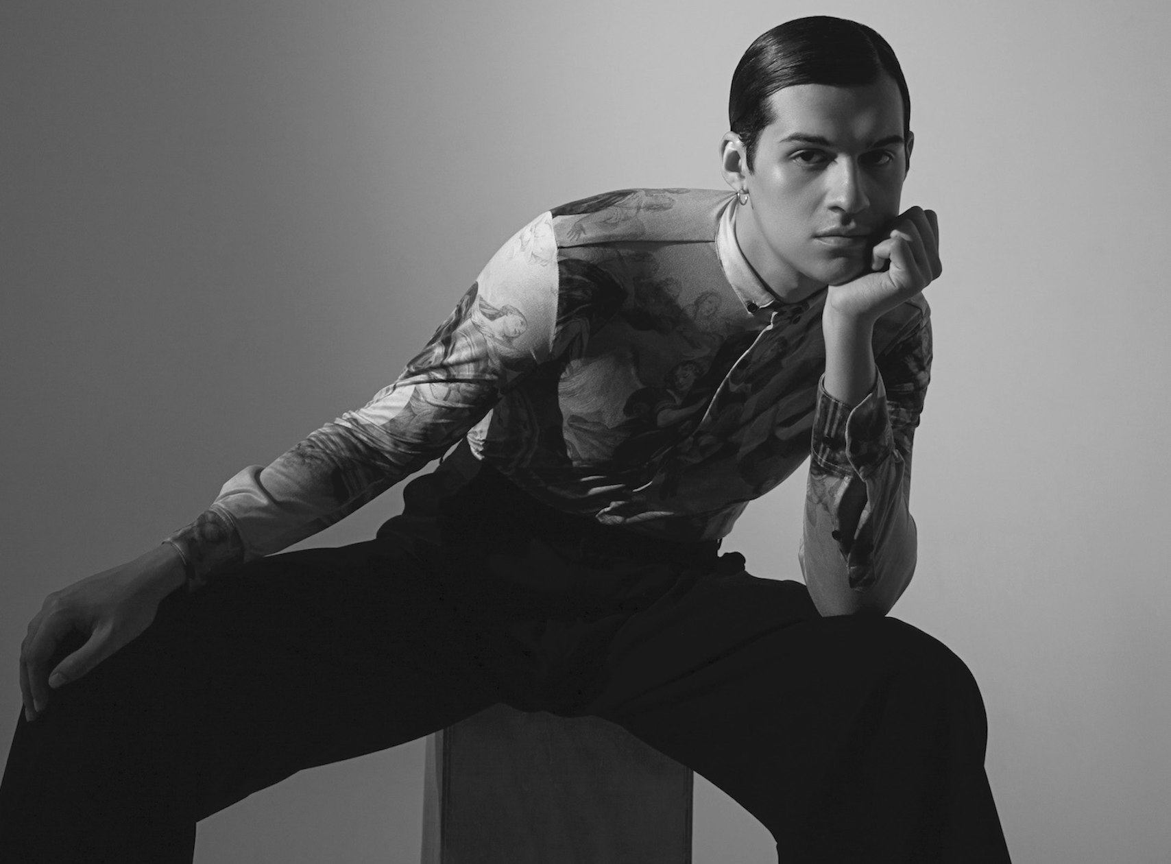 Omar Apollo Seated a Sofar artist service