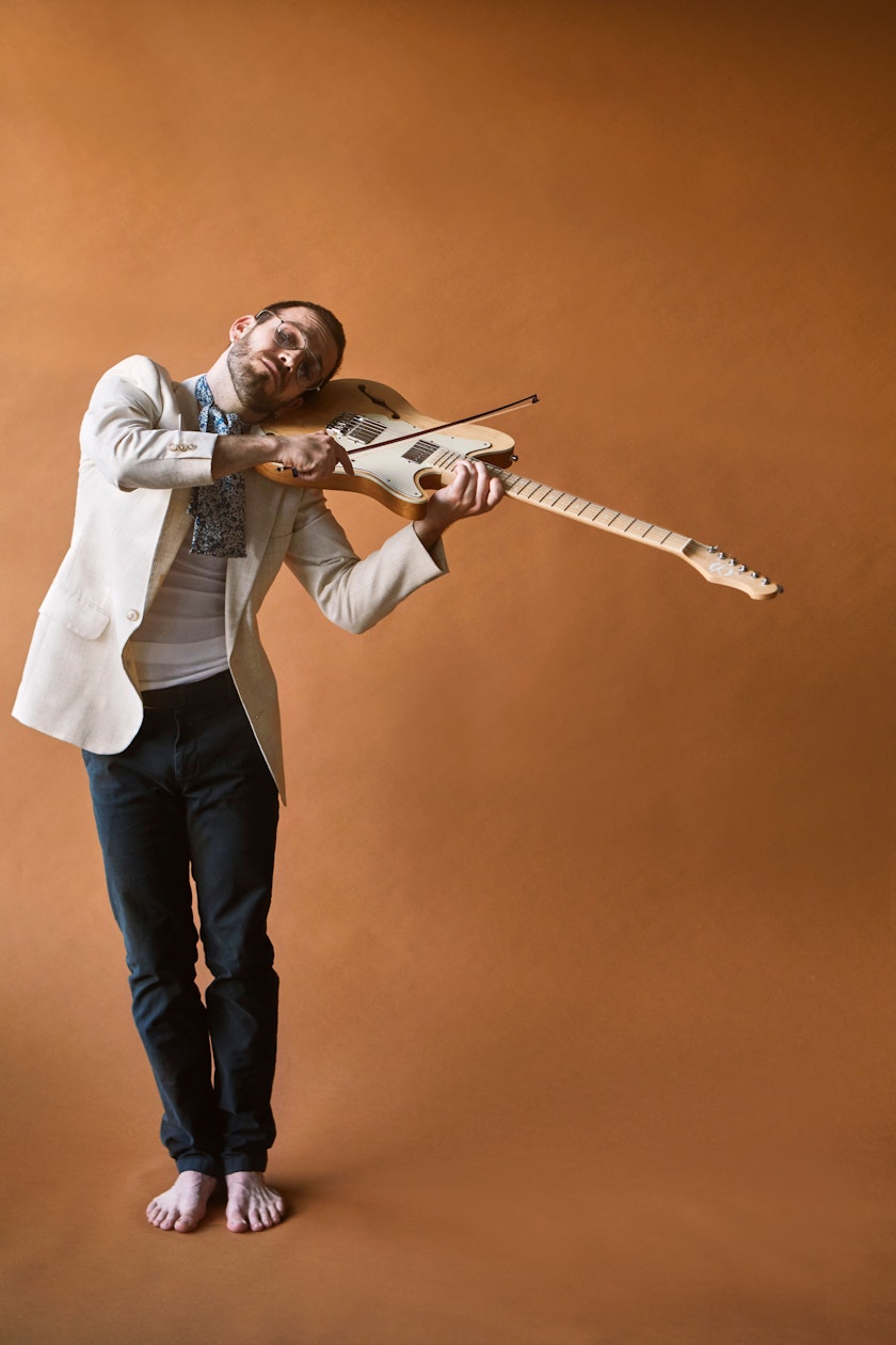 Theo Katzman Seated a Sofar artist service